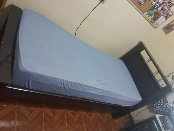 Vende-se Cama de Solteiro em ótimo estado de conservação.
