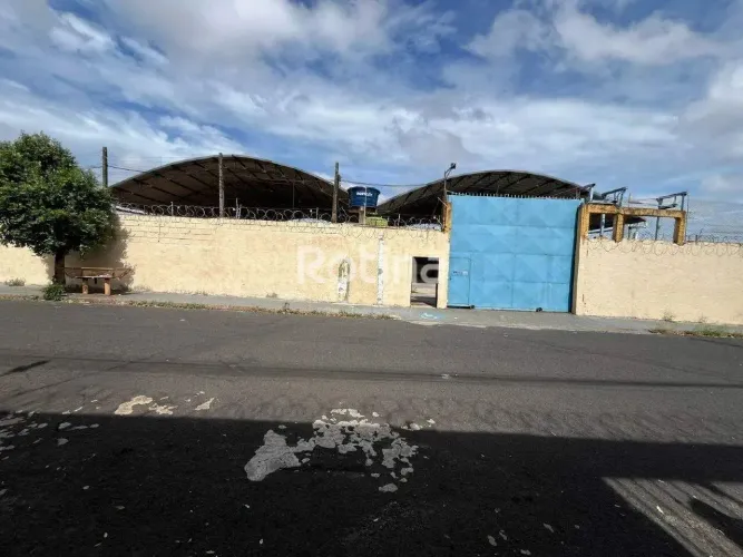 Galpão para alugar, Presidente Roosevelt - Uberlândia/MG - Rotina Imobiliária
