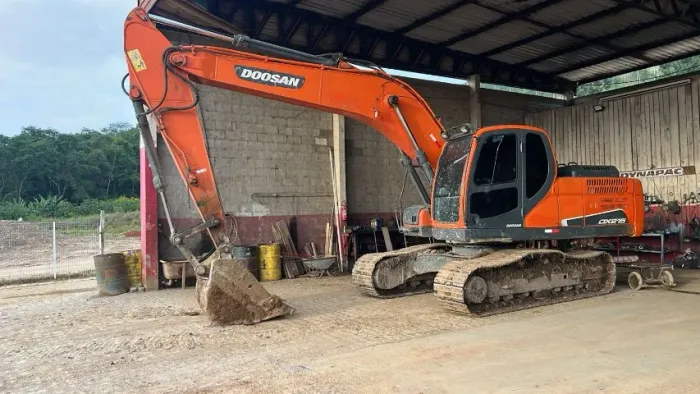 Escavadeira hidraúlica DX 215 -5b 2019