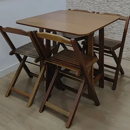 MESA E 4 CADEIRAS DOBRÁVEIS MADEIRA MACIÇA
