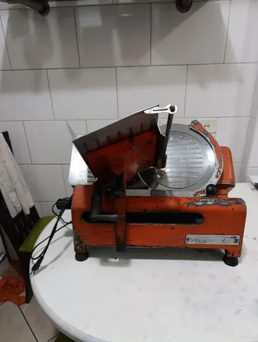 Máquina de cortar frios
