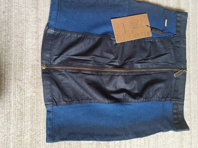 Saia Jeans com Detalhe em Couro Lança Perfume