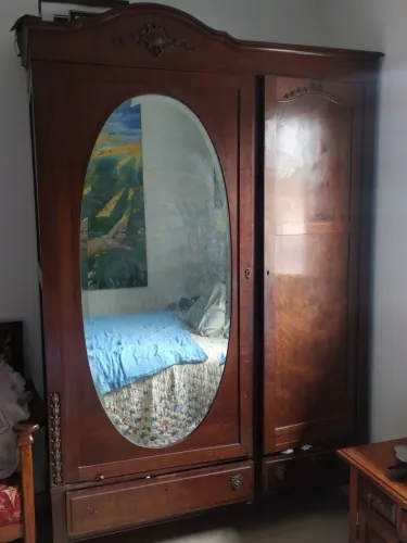 Guarda roupas antigo artnoveau década de 40 