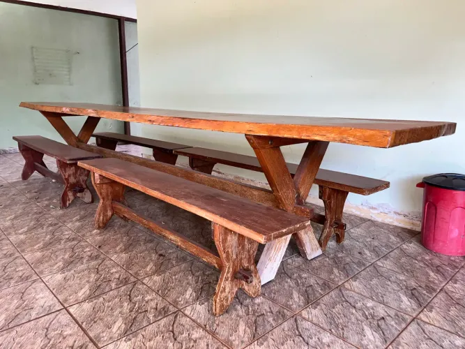 Mesa de Madeira Maciça