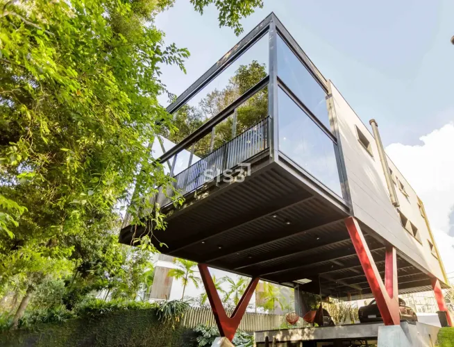 Casa no condomínio Burgel II, 3 quartos no Campo Comprido. Projeto de Luiz Volpato Arquite