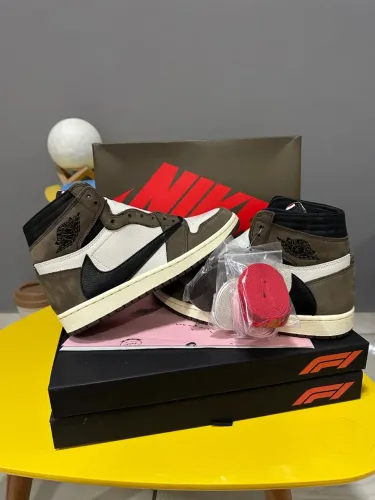 Nike Air Jordan 1 high x Travis Scott - Mocha