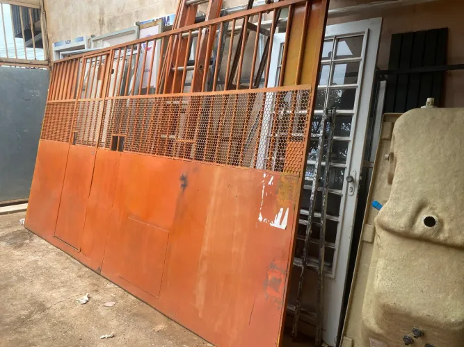 Portão de correr 390x216cm chapa 18