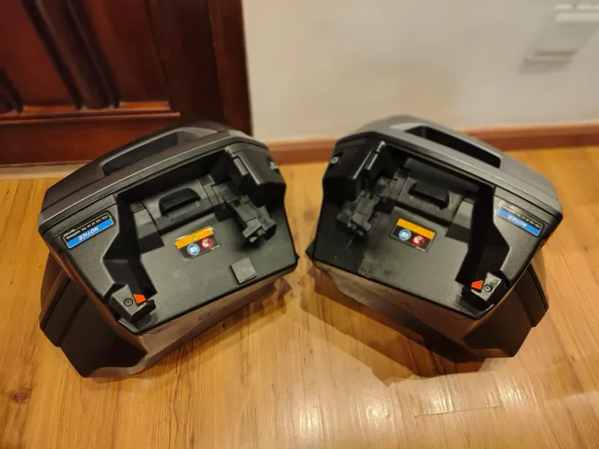 Baús laterais Kawasaki Versys originais