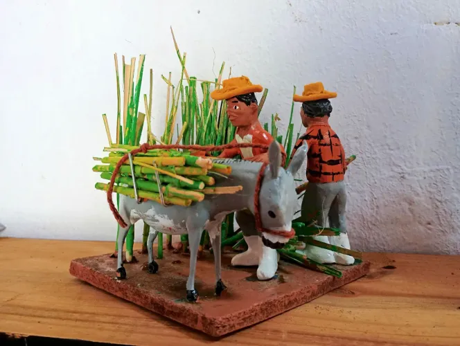 Miniatura Artesanal: Cena Rural com Burro e Trabalhadores