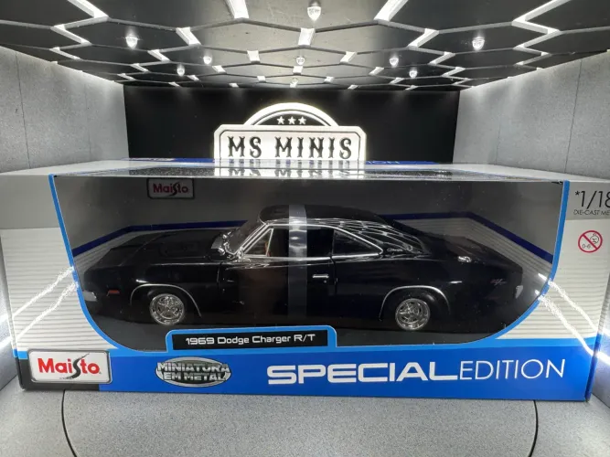Miniatura Maisto Special Edition - 1969 Dodge Charger Preto escala 1/18