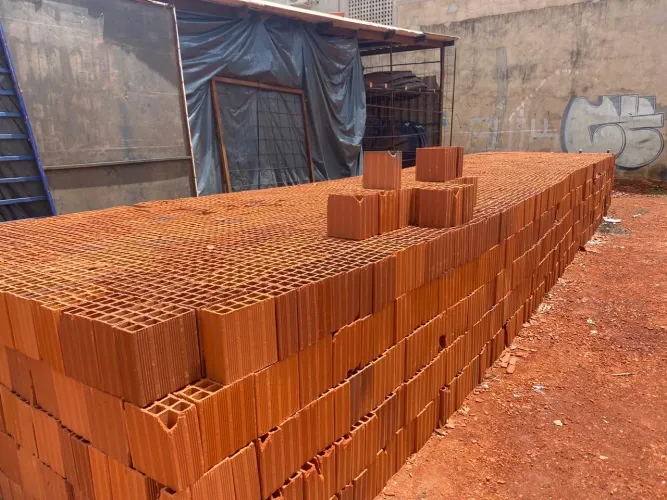 Tijolo 1,00 a unidade 