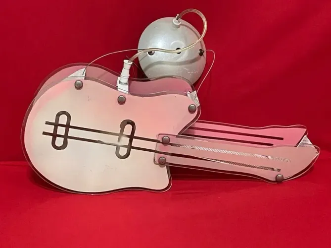 Lustre Decorativa Guitarra Rosa em Vidro