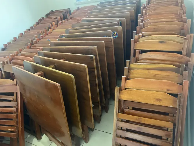 Locação de mesas e cadeiras 79.99842.8406