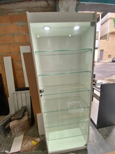 -Estante expositora Porta e tranca