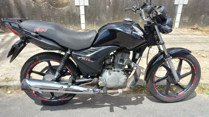 Vendo fan 125 valor 8.500