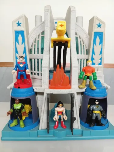 Imaginext DC Super amigos - Sala da justiça com 5 personagens 