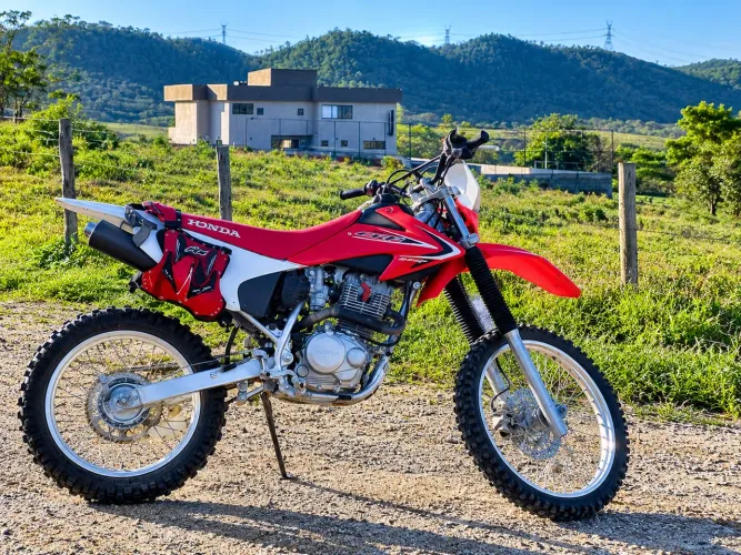 CRF 230F - Muito Nova