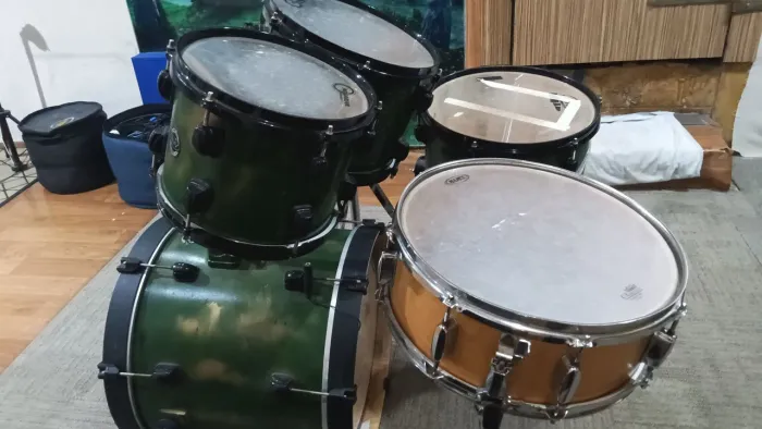 Bateria RMV ,só tambores .Ton 10.12.surdo 14 ,bumbo 18.