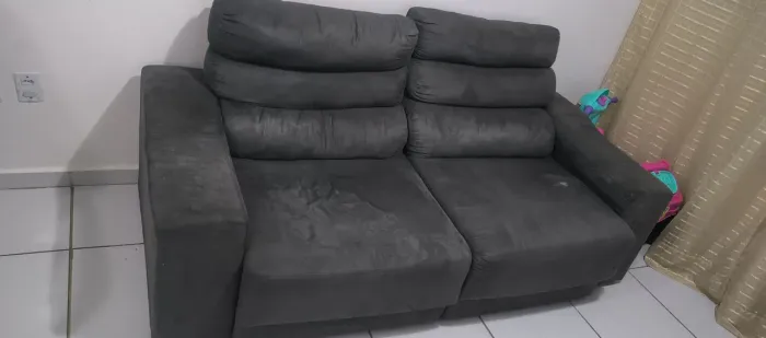 Sofá reclinável e retrátil