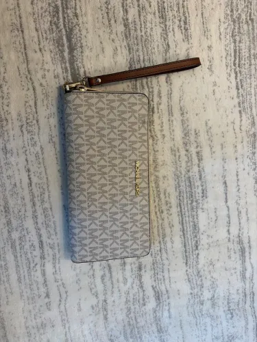 Carteira Michael Kors branca e caramelo