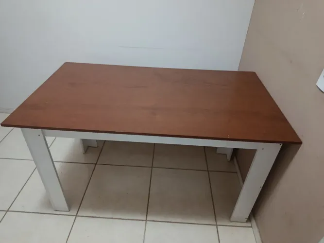 Mesa jantar com um banco