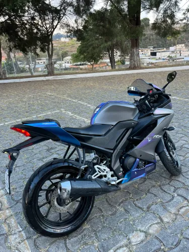 Vendo ou troco Yamaha R-15 ano 2025 apenas 9 mil kms rodados