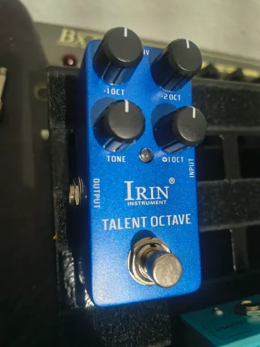 Pedal oitavador Irin Talent Octave para Guitarra/Baixo