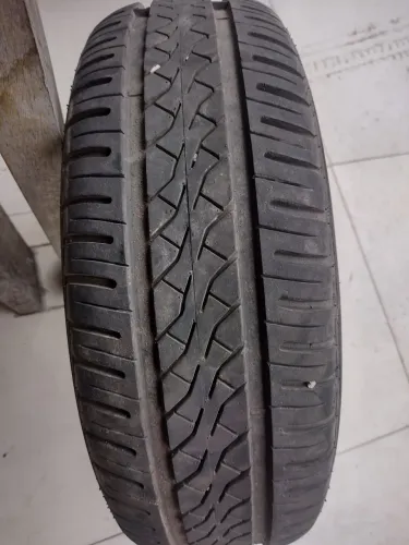 Pneu 185/60/15 pouco rodado