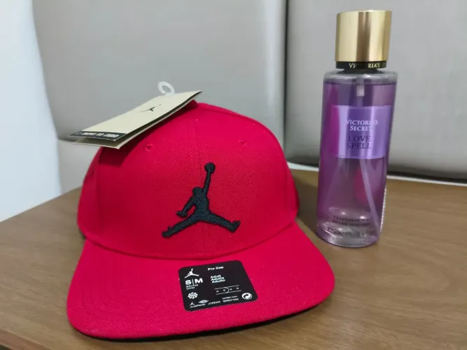 BONÉ JORDAN TAMANH P/M ORIGINAL NOVO NA COMPRA DO BONÉ GANHA D BRINDE BODY SPLASH FEMININO