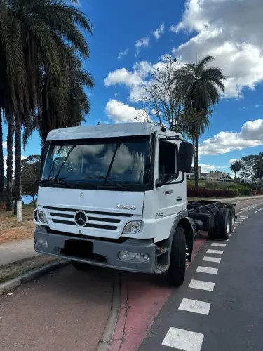 Mercedes 2425 Ano 2011 No chassi, Pneus Excelentes