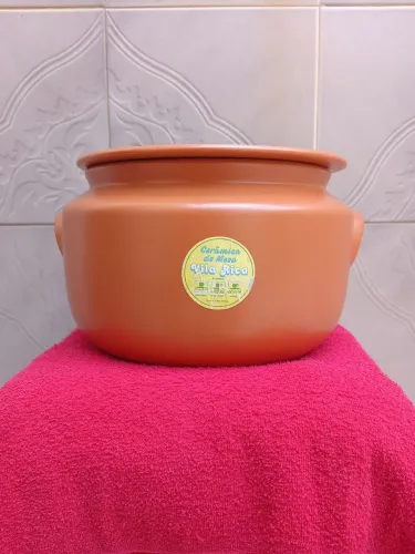 Linda panela em cerâmica excelente para pratos especiais