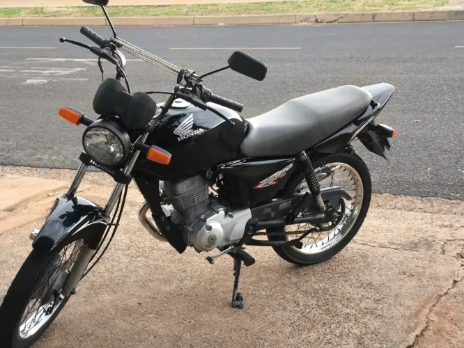 Moto CG Titan 150 ES
