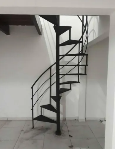 Escadas em ferro galvanizado caracol e reta pronta entrega 
