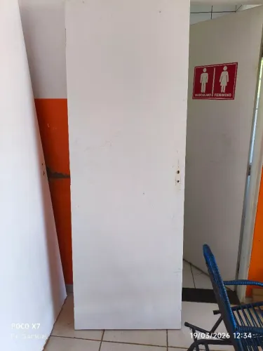 Portas em Madeira 72cm e 62cm de largura 