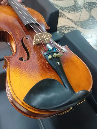 Violino 4/4 Eagle VK644 semi-novo