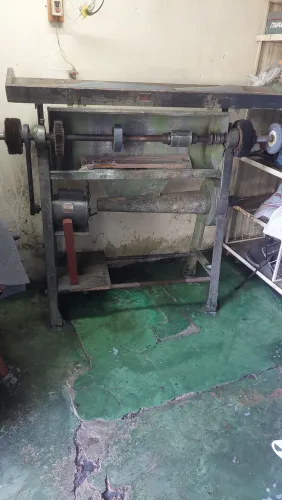 LIXADEIRA Industrial para couro calçados funcionando perfeitamente