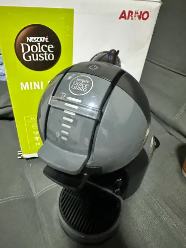 Vendo cafeteira Dolce Gusto Mini Me , não está funcionando. Na caixa