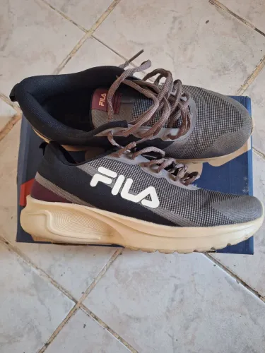TENIS FILA MASCULINO DESEMPENHO(ESTADO DE NOVO)