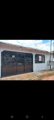 Vende-se 2 casas no mesmo terreno