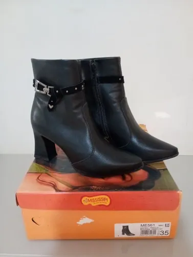 Bota Mississipi numeração disponível 34 e 35