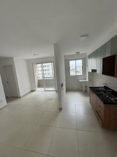 Apartamento para aluguel tem 60 metros quadrados com 2 quartos