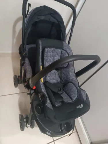 Carrinho e bebe conforto 