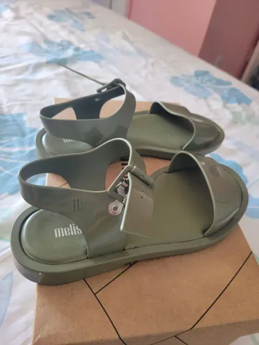 Rasteira Melissa Mar Sandal verde militar 