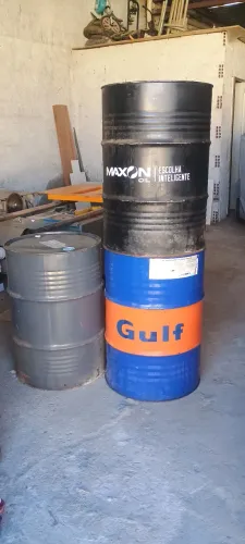 Tonel de ferro.        200 litros 