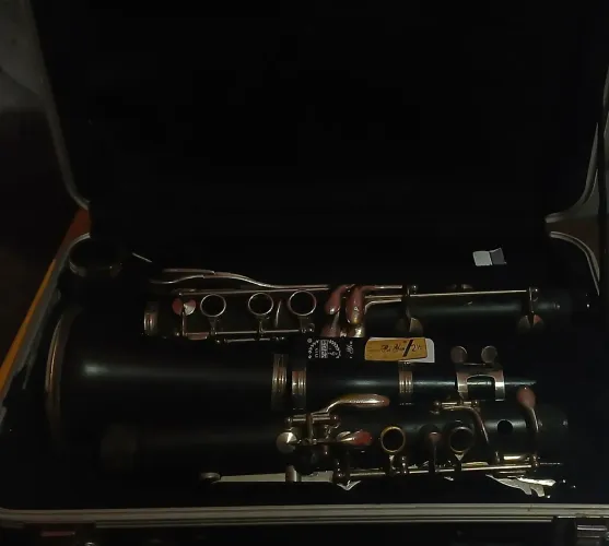 Vende-se clarinete marca vogga