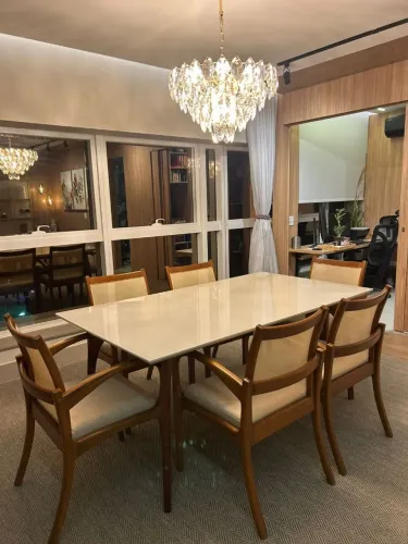 Mesa de jantar luxo com cadeiras