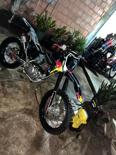 Vende-se crf 230f em perfeito estado 