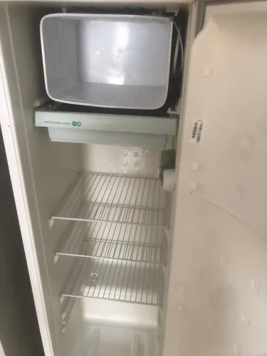 Geladeira funcionando perfeitamente!! Valor renegociável