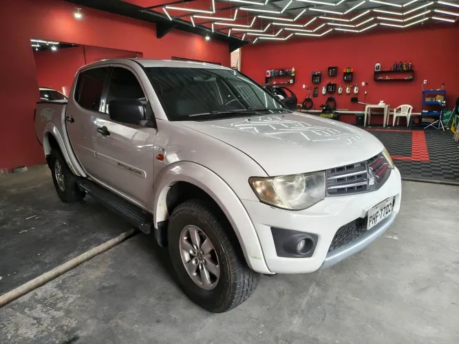 Mitsubishi L200 Triton HLS 2.4 Flex 16V CD Mec. 2015