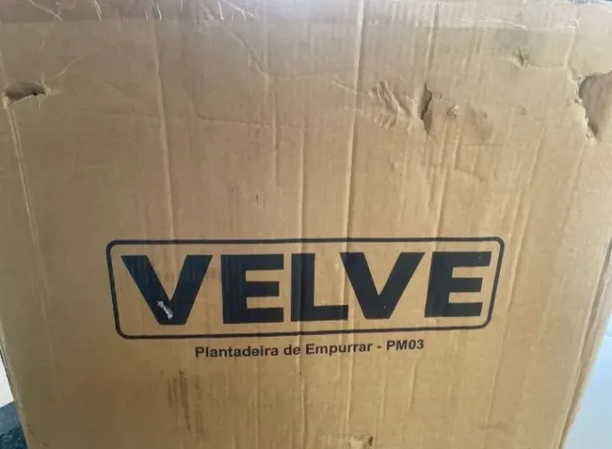 Platadeira e adubadeira nova na caixa